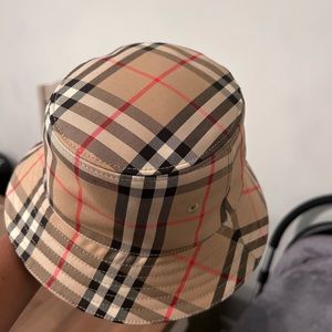 12-18 month old Burberry bucket hat worn once.. authentic